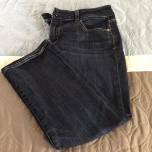 {American Eagle} dark jean capris
